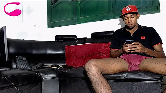 Snapshot of Deleon1995 chatting on 01.03.25 Deleon1995 online show from 01.03.25