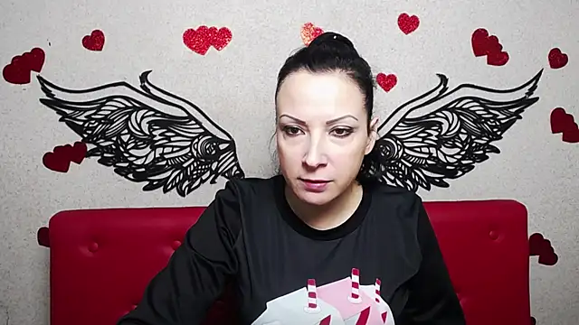 Snapshot of ElizabethSho chatting on 02.28.25 ElizabethSho online show from 02.28.25