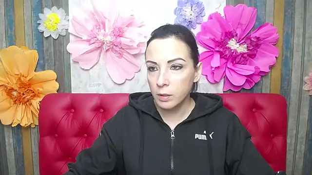 Snapshot of ElizabethSho chatting on 11.17.25 ElizabethSho online show from 11.17.25