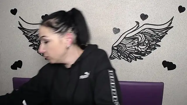 Snapshot of ElizabethSho chatting on 02.14.26 ElizabethSho online show from 02.14.26