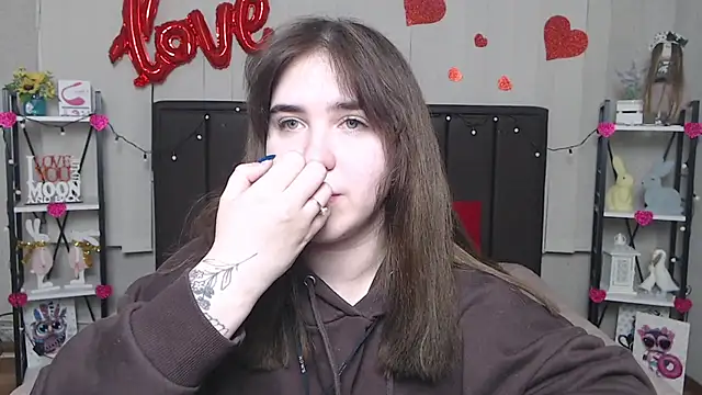 LauraHlot online show from 02.25.25