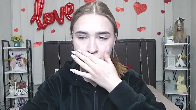 LauraHlot online show from 02.15.26