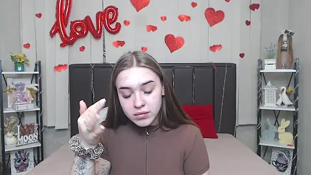 LauraHlot online show from 03.16.26