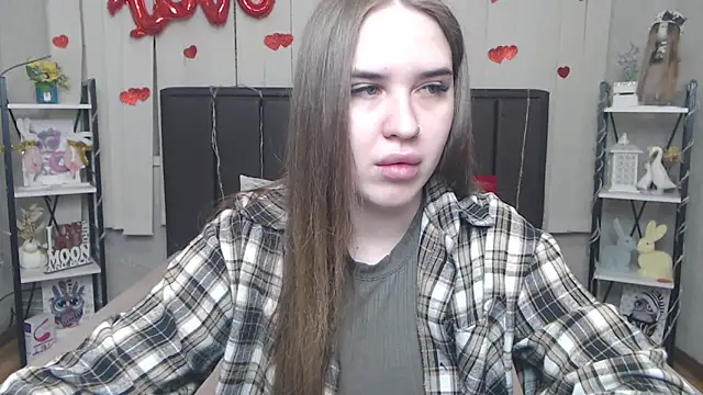 LauraHlot online show from 04.12.26