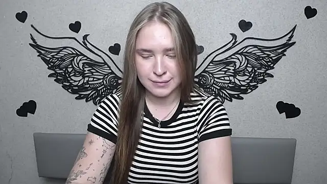 LauraHlot online show from 07.24.26