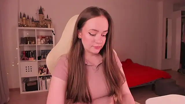 Snapshot of WalkingGirl chatting on 09.29.25 WalkingGirl online show from 09.29.25