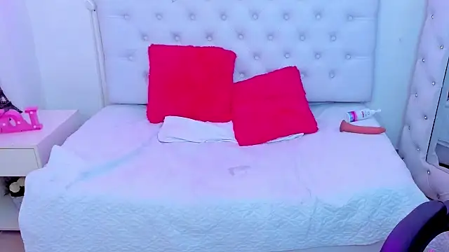 Snapshot of silvana__miller chatting on 02.08.25 silvana miller online show from 02.08.25