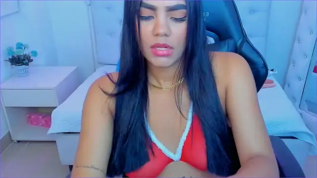 Snapshot of silvana__miller chatting on 03.18.25 silvana miller online show from 03.18.25