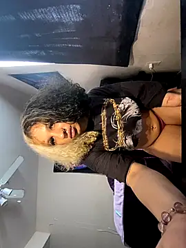 Snapshot of Creolegirl19 chatting on 11.16.25 Creolegirl19 online show from 11.16.25