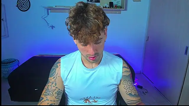 Snapshot of Ares_blue chatting on 05.18.26 Ares blue online show from 05.18.26