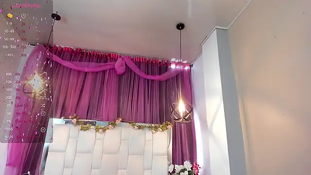 Snapshot of Carlie_Evans chatting on 12.21.24 Carlie Evans online show from 12.21.24