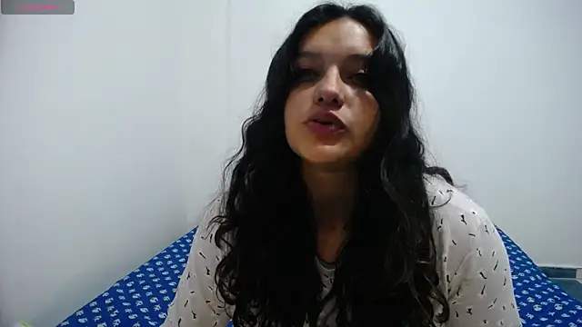 Snapshot of Laurenkenner_ chatting on 12.16.24 Laurenkenner online show from 12.16.24