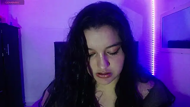 Snapshot of Laurenkenner_ chatting on 10.11.25 Laurenkenner online show from 10.11.25