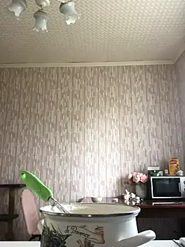 Snapshot of SheilaAndDanny chatting on 11.09.25 SheilaAndDanny online show from 11.09.25