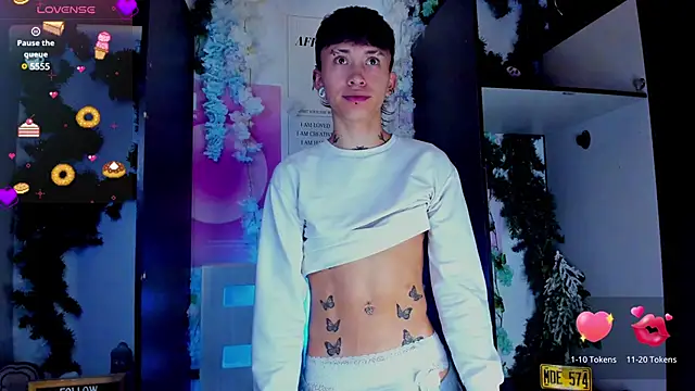 juniior 2311  online show from 02.18.25