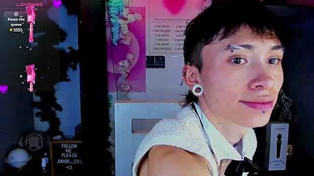 juniior 2311  online show from 02.19.25