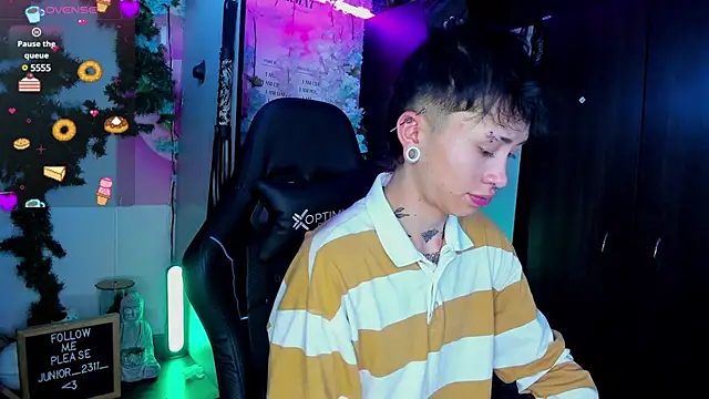 juniior 2311  online show from 03.15.25