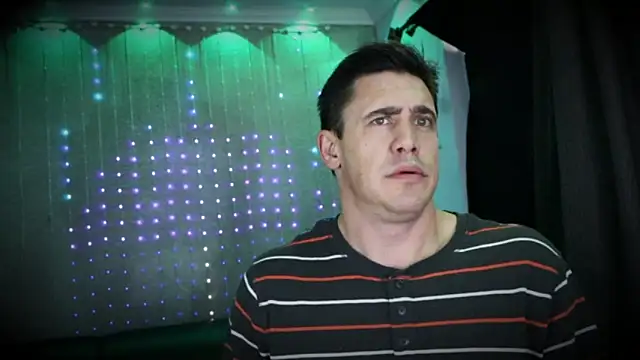 Snapshot of DamienSliick chatting on 04.11.26 DamienSliick online show from 04.11.26