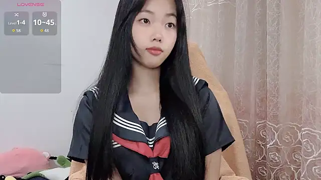 Snapshot of Lvy--v chatting on 05.29.26 Lvy--v online show from 05.29.26
