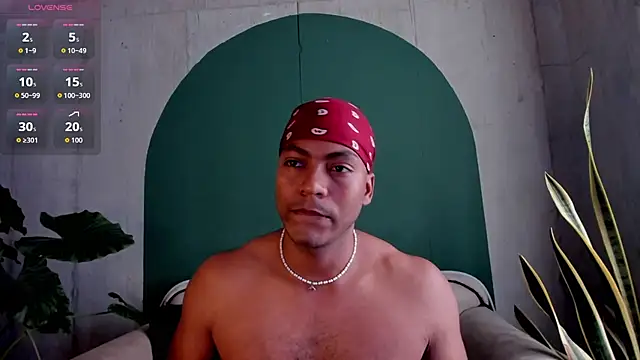 Snapshot of noah_jones__ chatting on 11.22.25 noah jones online show from 11.22.25