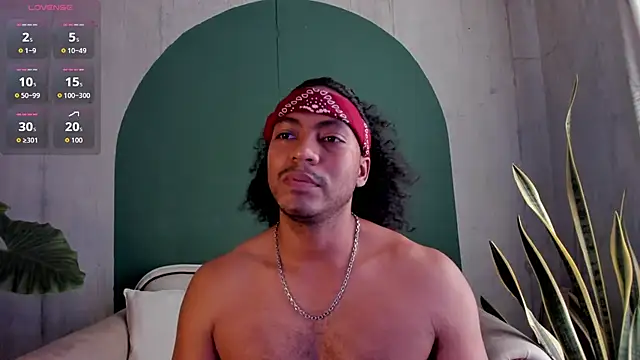 Snapshot of noah_jones__ chatting on 11.27.25 noah jones online show from 11.27.25