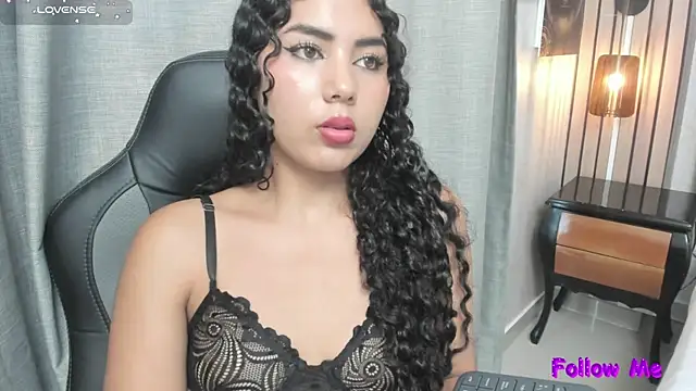 Snapshot of joselyn_sexy_ chatting on 12.28.24 joselyn sexy online show from 12.28.24