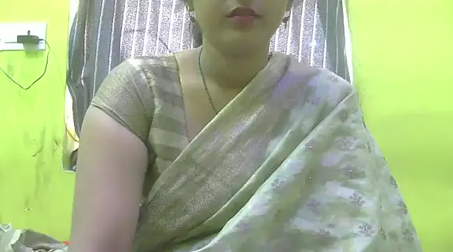 Snapshot of CUTYHINA_001 chatting on 12.04.24 CUTYHINA 001 online show from 12.04.24