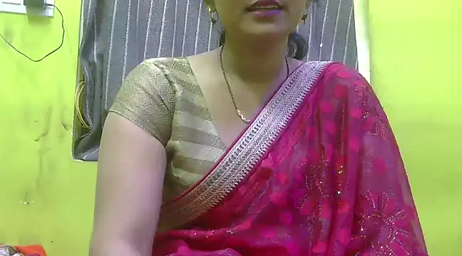 Snapshot of CUTYHINA_001 chatting on 12.04.24 CUTYHINA 001 online show from 12.04.24