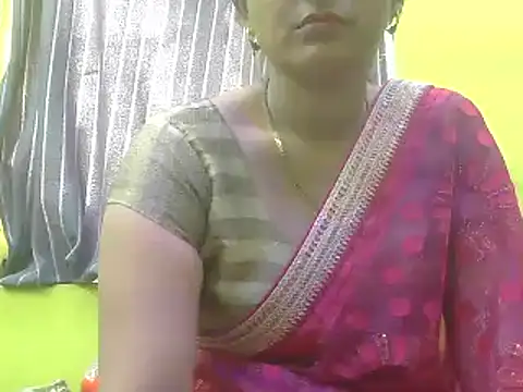 Snapshot of CUTYHINA_001 chatting on 12.14.24 CUTYHINA 001 online show from 12.14.24