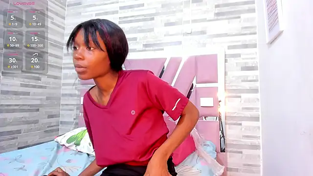 Snapshot of ebony_march chatting on 02.05.25 ebony march online show from 02.05.25