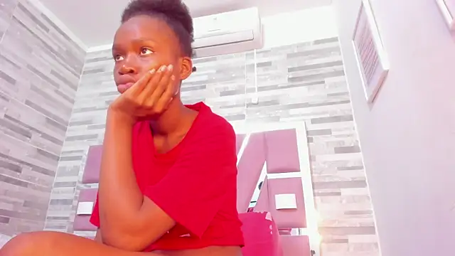 Snapshot of ebony_march chatting on 02.11.25 ebony march online show from 02.11.25