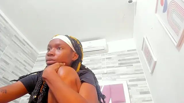 Snapshot of ebony_march chatting on 03.04.25 ebony march online show from 03.04.25