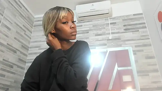 Snapshot of ebony_march chatting on 09.20.25 ebony march online show from 09.20.25