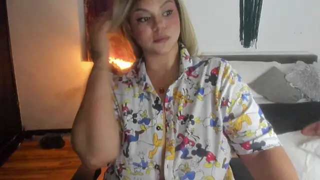 Snapshot of cattleya_campbell chatting on 07.15.26 cattleya campbell online show from 07.15.26