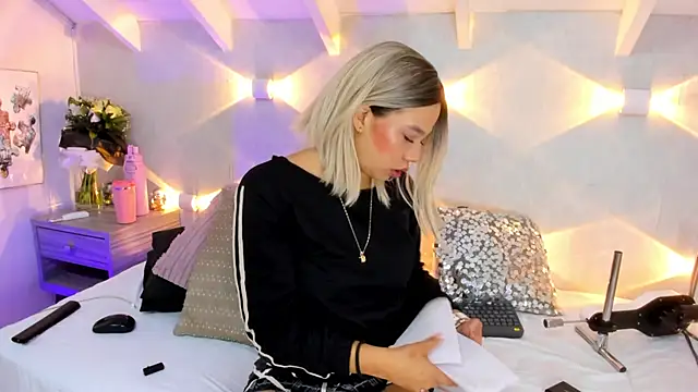 Martina Miiller online show from 04.06.26