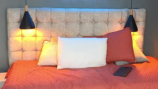 Laia and Aloby online show from 02.22.25