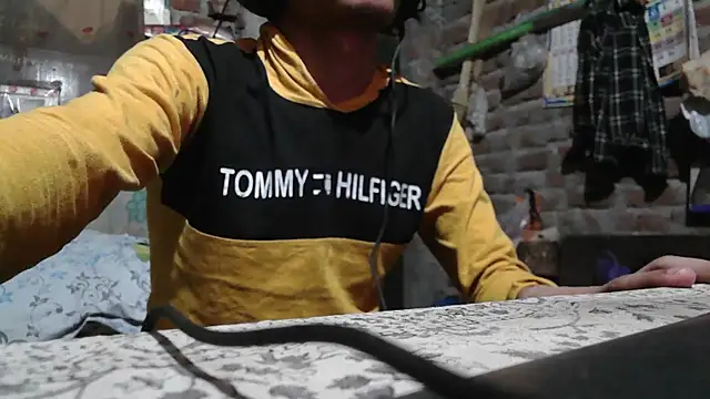 Snapshot of Dreamdaze2025 chatting on 04.08.26 Dreamdaze2025 online show from 04.08.26