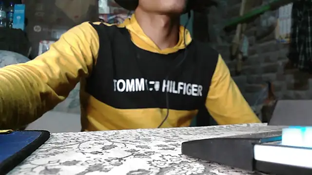 Snapshot of Dreamdaze2025 chatting on 04.09.26 Dreamdaze2025 online show from 04.09.26