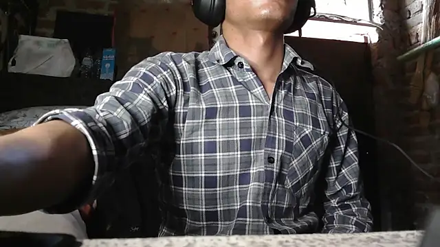 Snapshot of Dreamdaze2025 chatting on 04.11.26 Dreamdaze2025 online show from 04.11.26