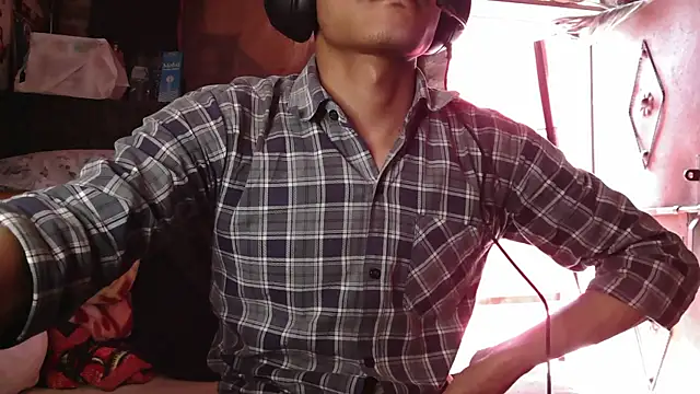 Snapshot of Dreamdaze2025 chatting on 04.12.26 Dreamdaze2025 online show from 04.12.26