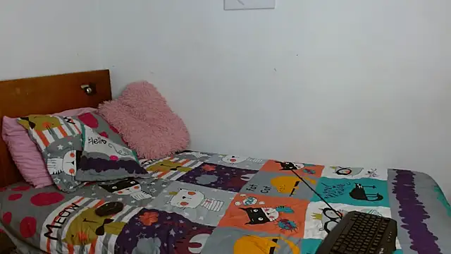 Snapshot of TylaRoggers chatting on 03.20.25 TylaRoggers online show from 03.20.25