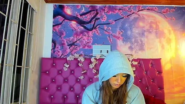 Nikol Rang   online show from 02.25.25