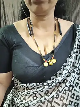 Snapshot of bhuvana555 chatting on 06.04.26 bhuvana555 online show from 06.04.26