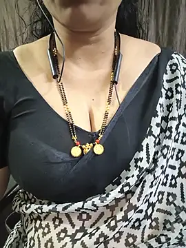 Snapshot of bhuvana555 chatting on 06.15.26 bhuvana555 online show from 06.15.26