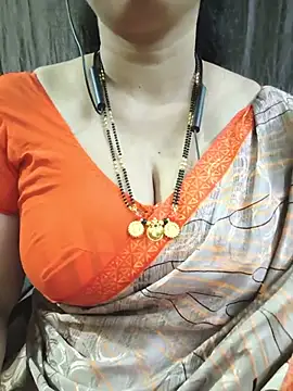 Snapshot of bhuvana555 chatting on 07.03.26 bhuvana555 online show from 07.03.26