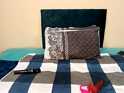 chloechrome online show from 03.21.25