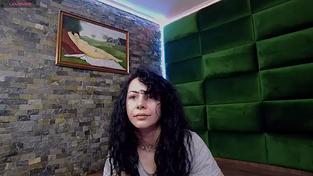 Snapshot of SelenSummer chatting on 04.14.26 SelenSummer online show from 04.14.26