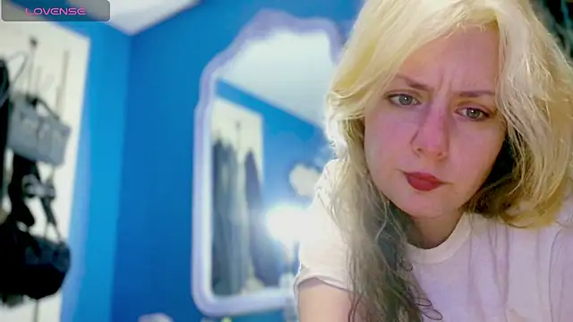 SkarlettRose96 online show from 11.18.25