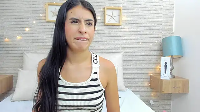 Snapshot of IssabellaLopez chatting on 02.01.25 IssabellaLopez online show from 02.01.25