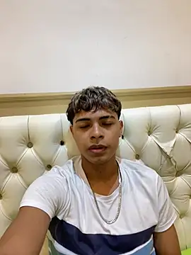 Snapshot of dafnezahiraa_ chatting on 12.27.24 dafnezahiraa online show from 12.27.24